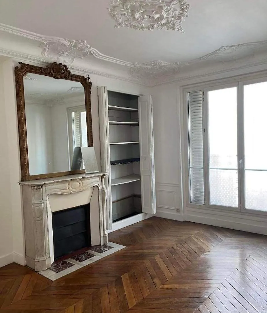 Room In Large Classic Parisian Apartment 0*, Parigi Francia