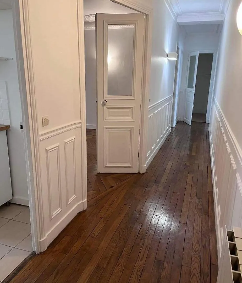 Δωμάτια σε οικογενειακή κατοικία Room In Large Classic Parisian Apartment Γαλλία